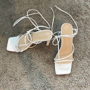 Super cute lace up white heels. Nothing wrong with them just don’t use them!